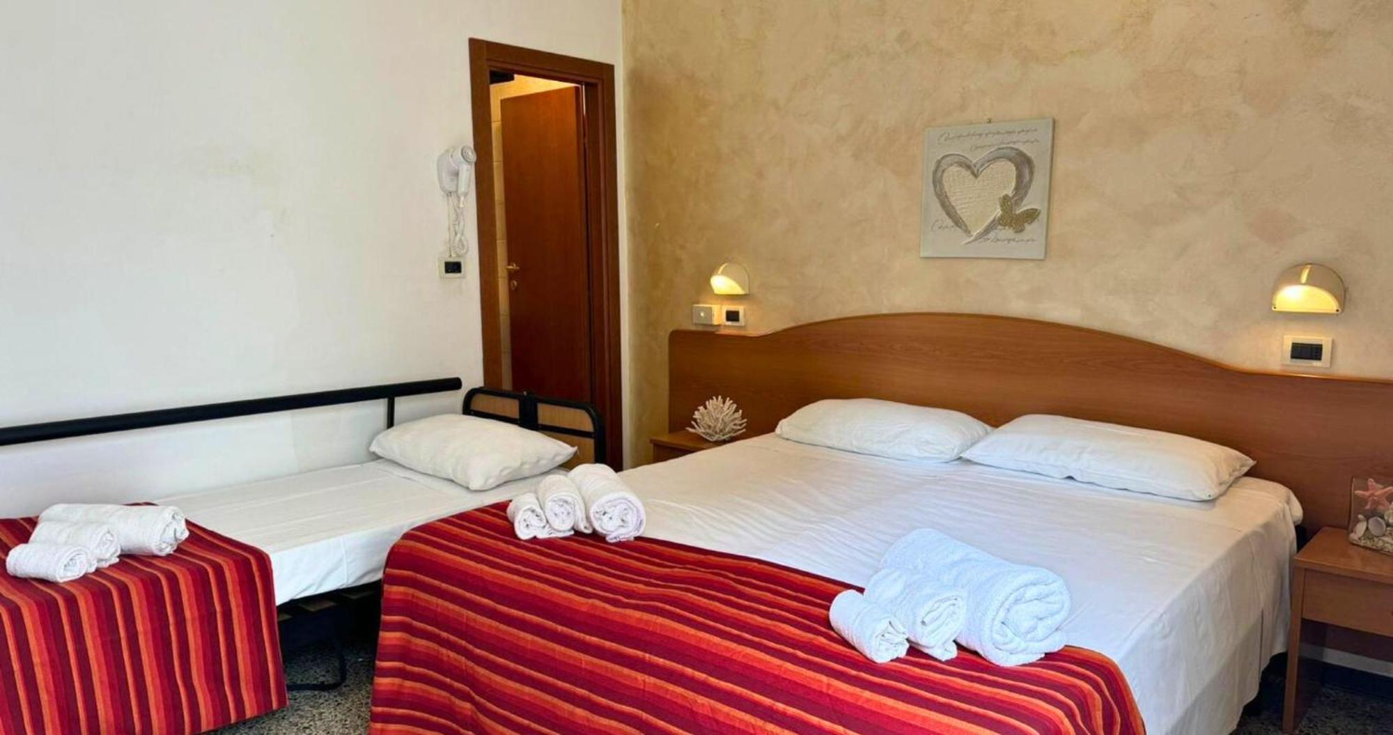רימיני Hotel Caruso מראה חיצוני תמונה