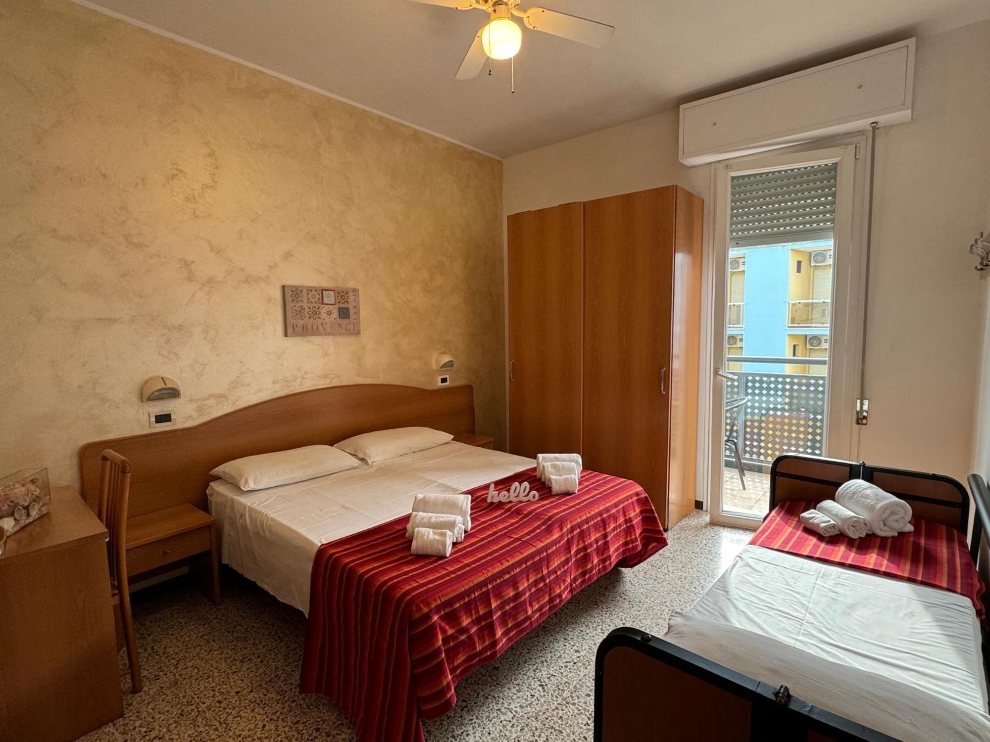 רימיני Hotel Caruso מראה חיצוני תמונה