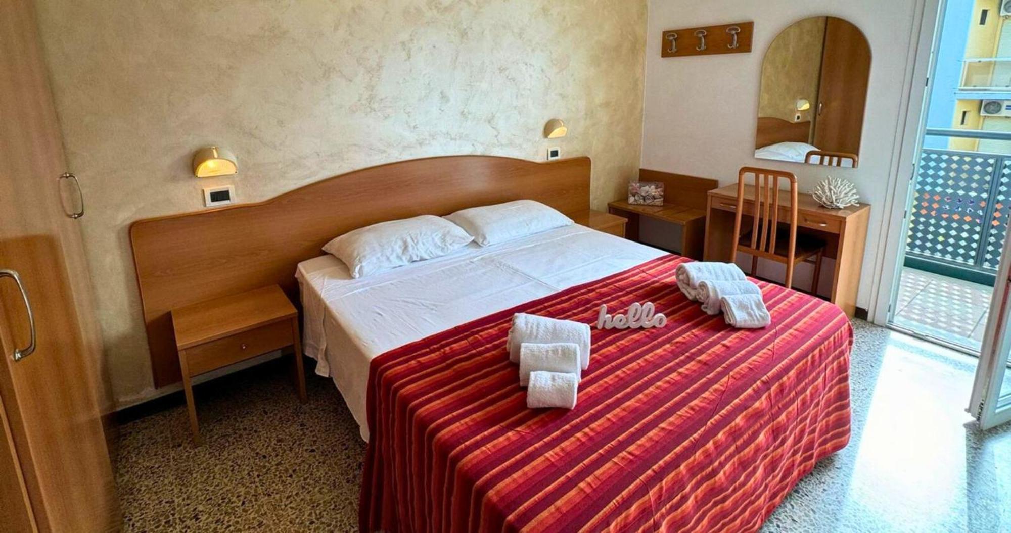 רימיני Hotel Caruso מראה חיצוני תמונה