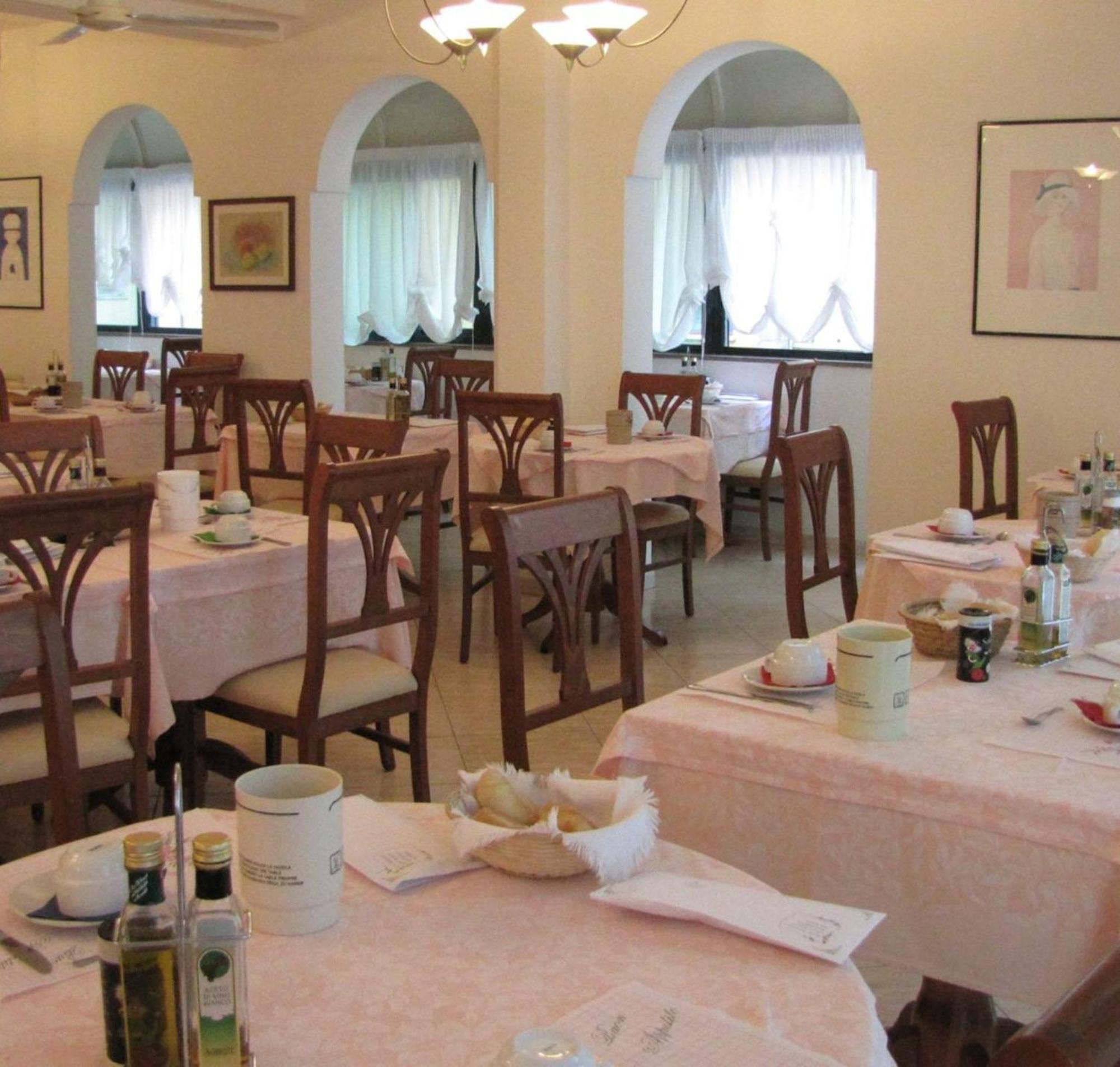 רימיני Hotel Caruso מראה חיצוני תמונה