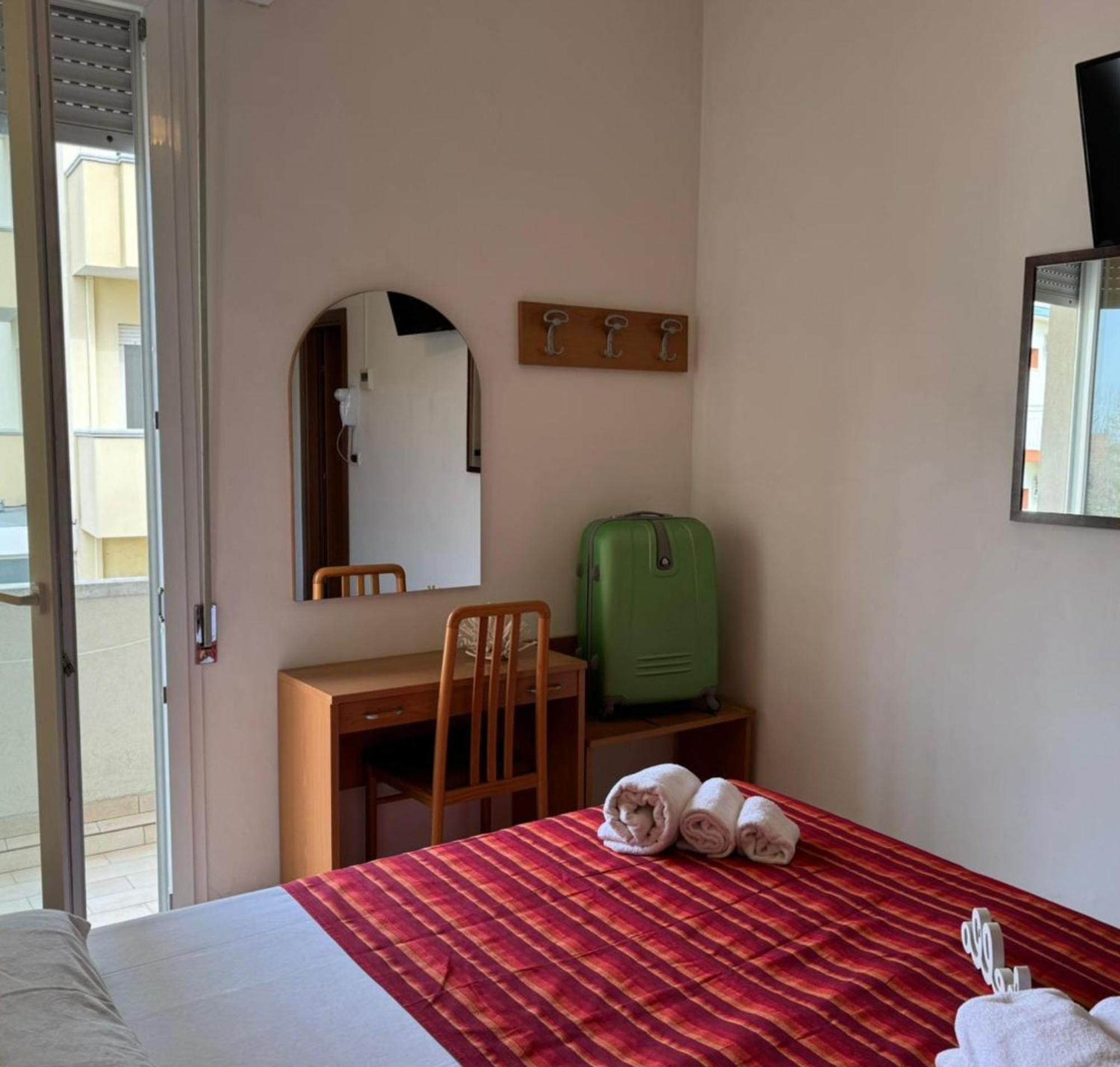 רימיני Hotel Caruso מראה חיצוני תמונה