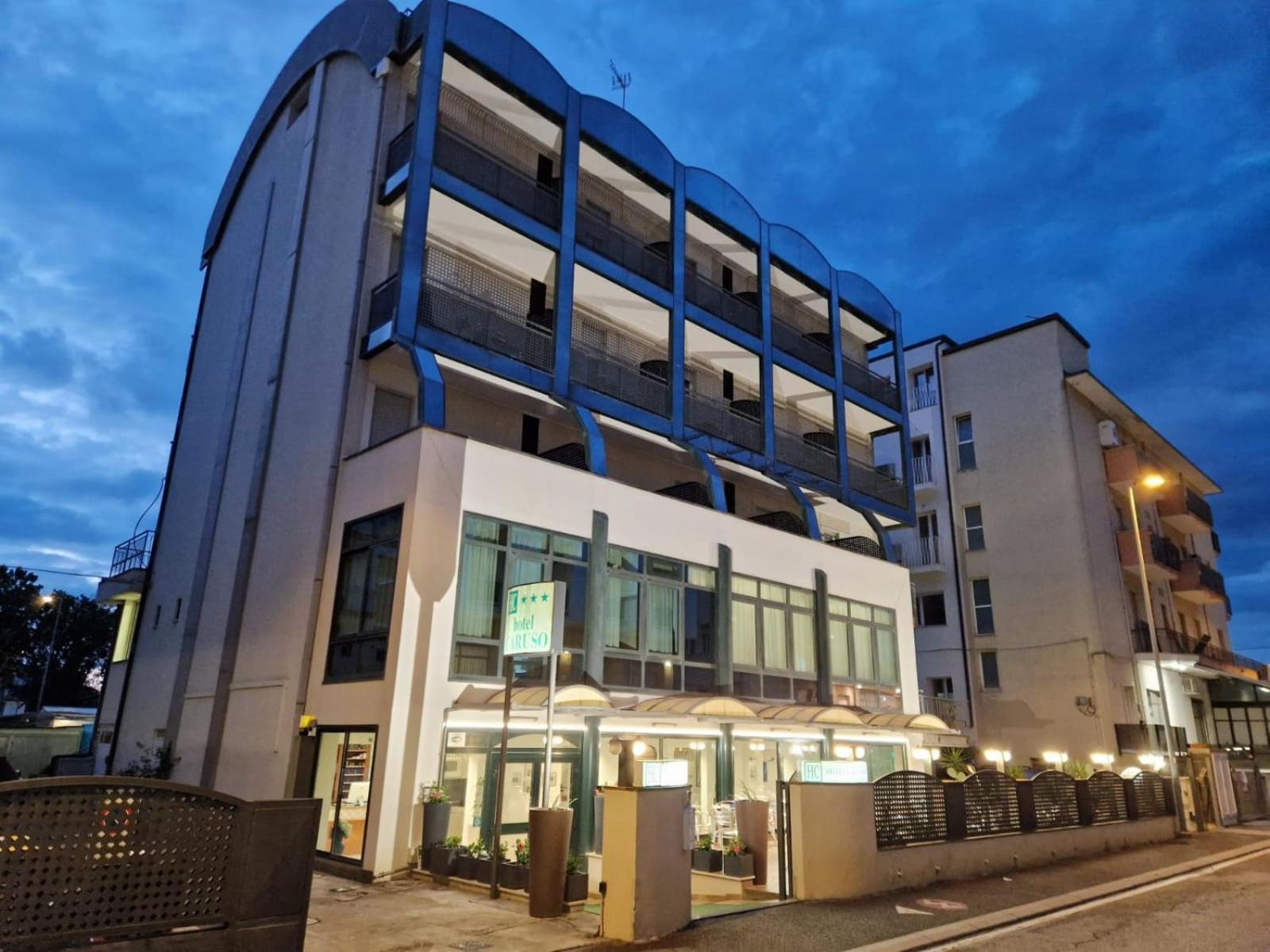 רימיני Hotel Caruso מראה חיצוני תמונה