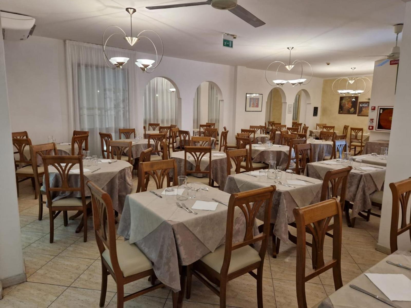 רימיני Hotel Caruso מראה חיצוני תמונה