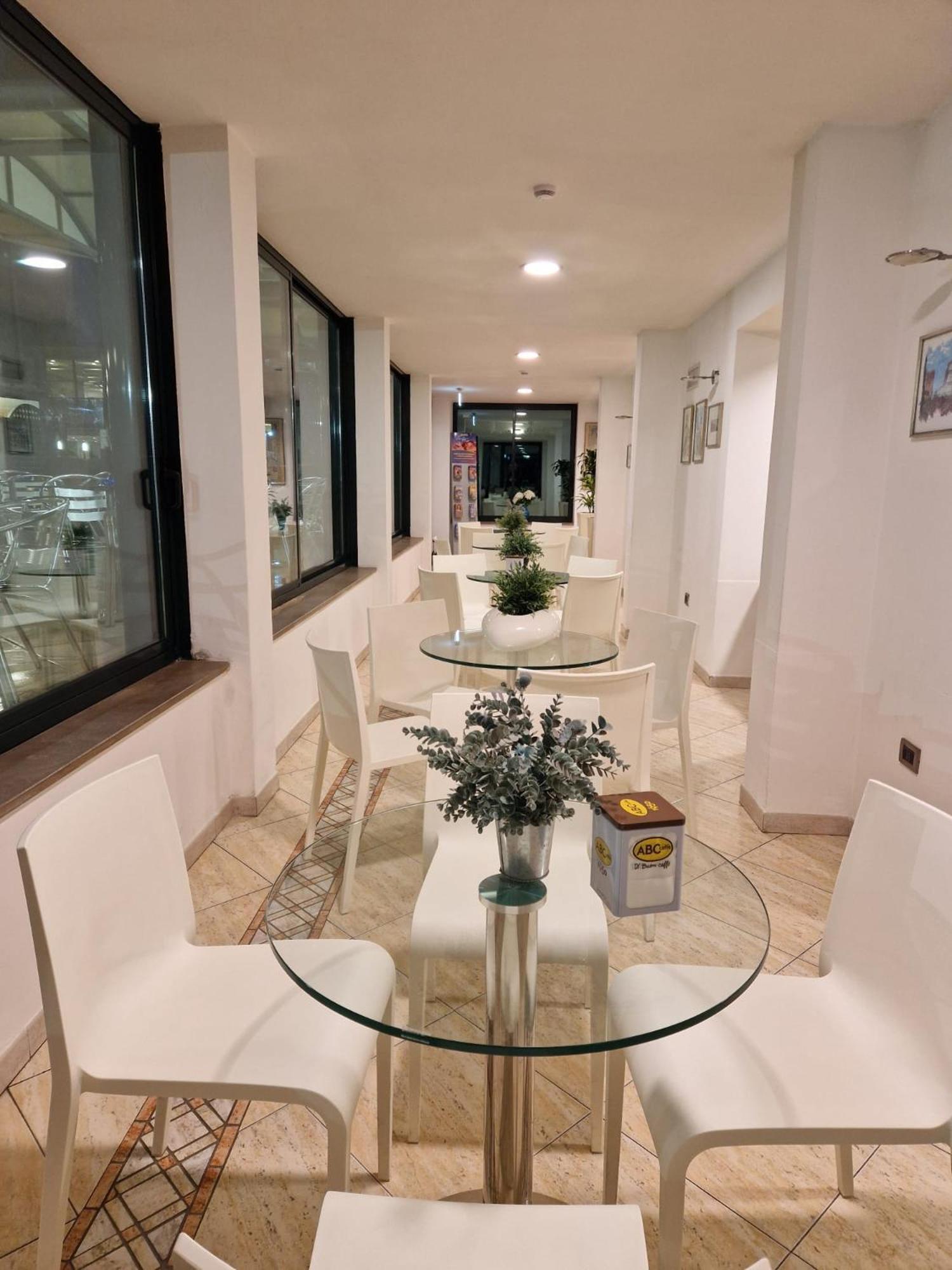 רימיני Hotel Caruso מראה חיצוני תמונה