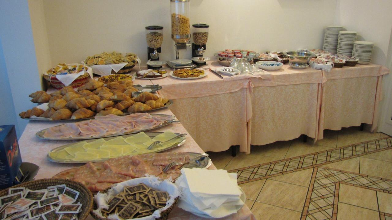 רימיני Hotel Caruso מראה חיצוני תמונה