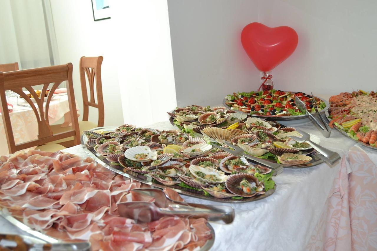 רימיני Hotel Caruso מראה חיצוני תמונה