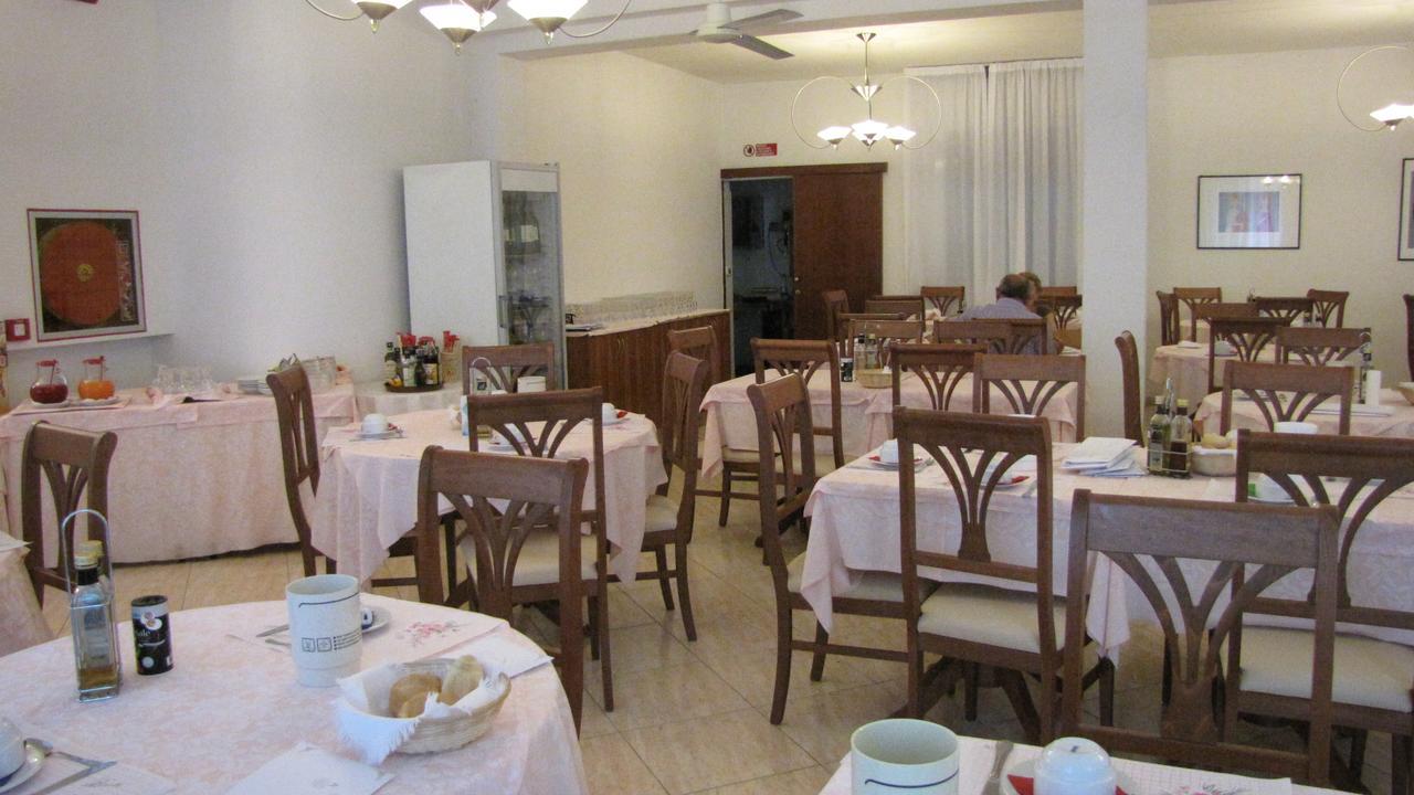 רימיני Hotel Caruso מראה חיצוני תמונה