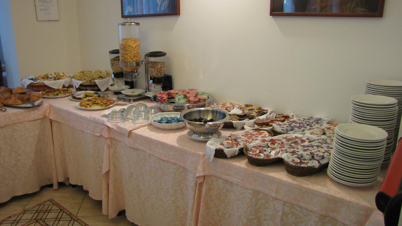 רימיני Hotel Caruso מראה חיצוני תמונה